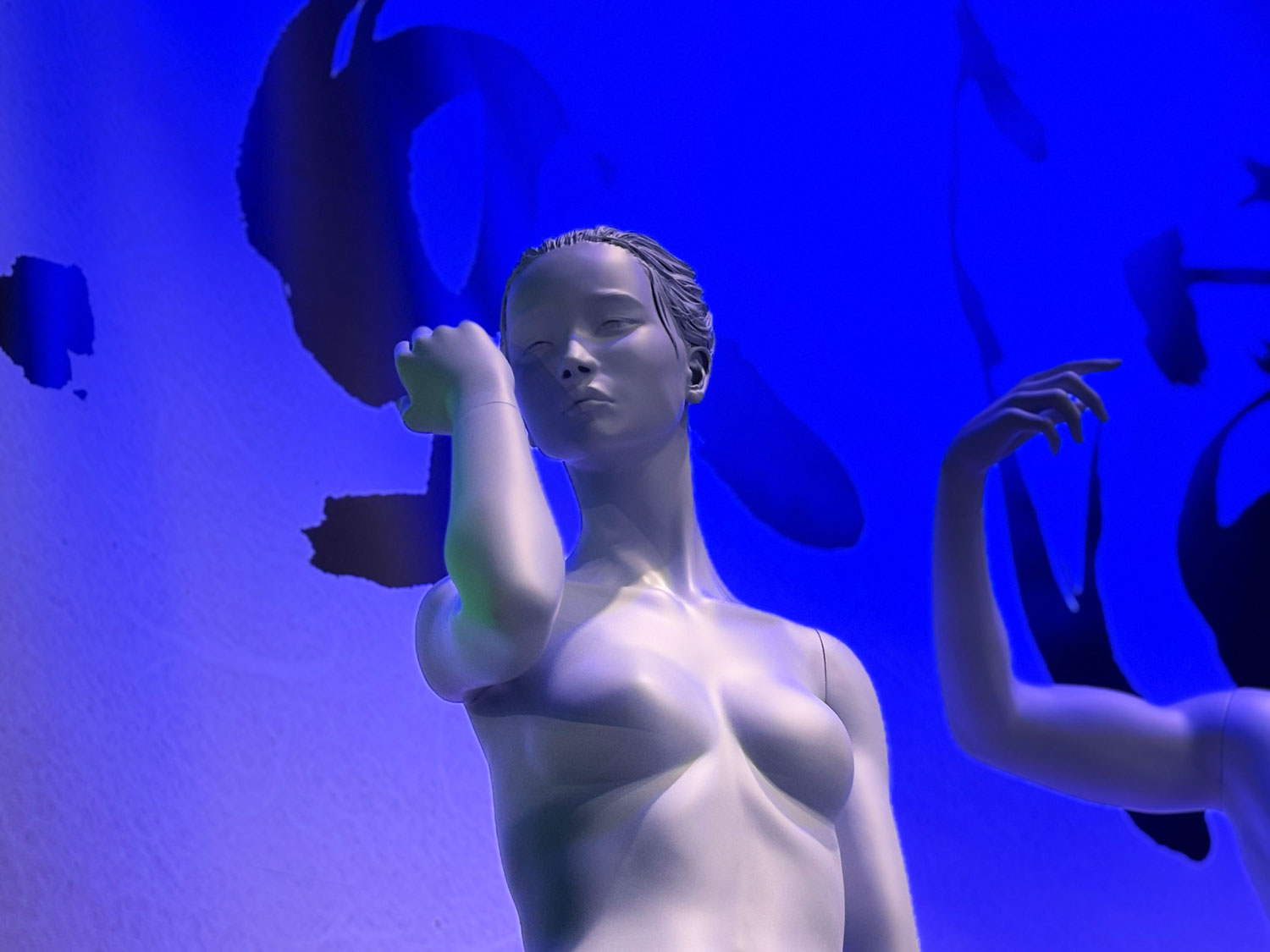 和モダンマネキン