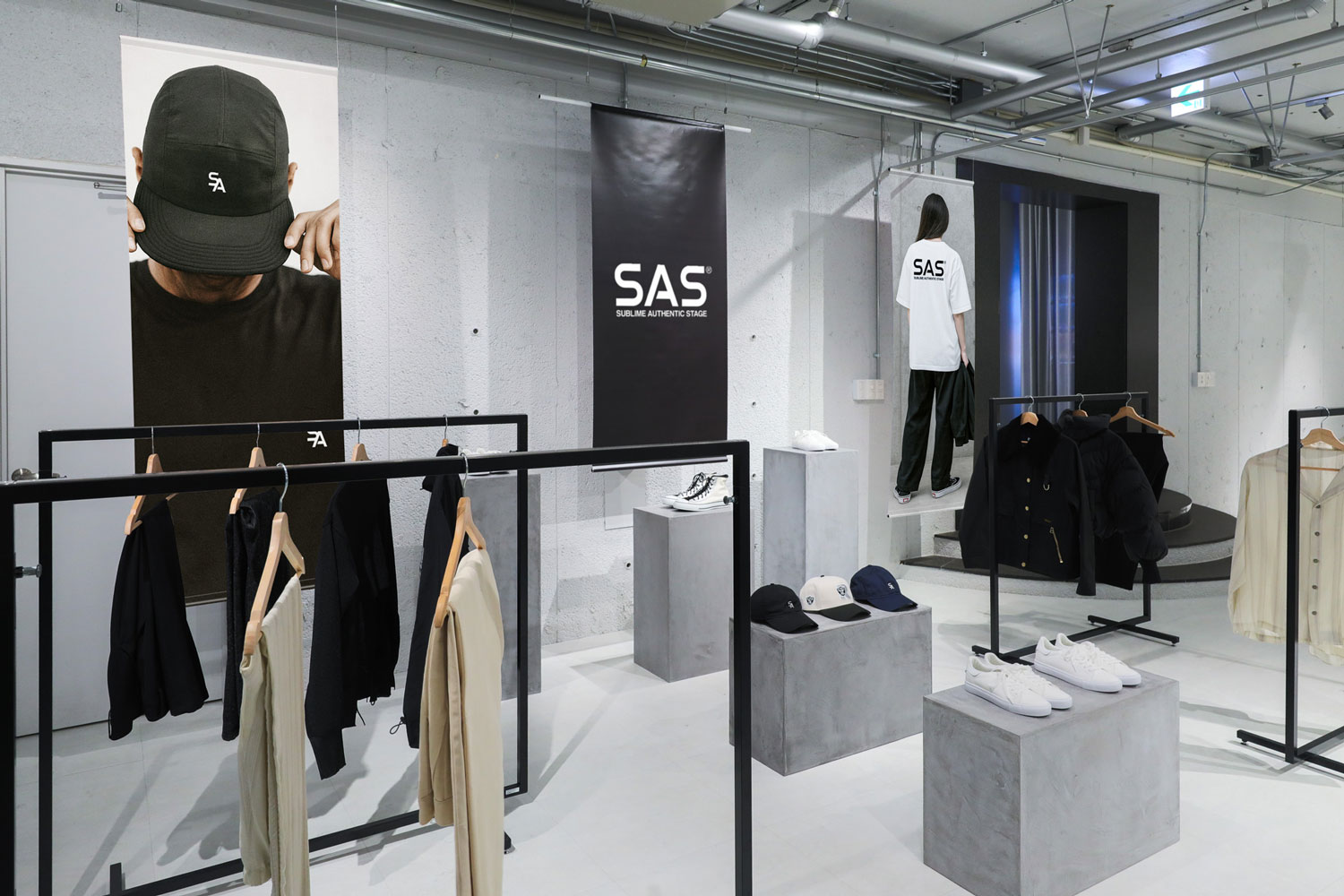 ブランドバナー什器使用事例